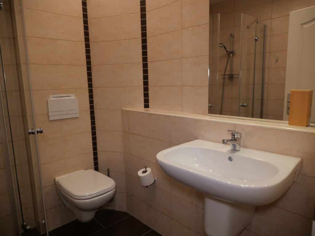 Ferienwohnung 2: Badezimmer