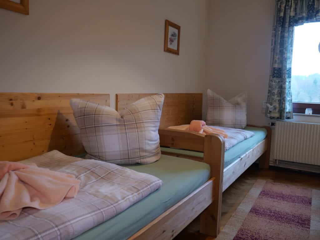Ferienwohnung 2: Kinderzimmer mit zwei Einzelbetten